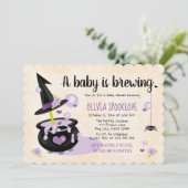 Een Baby is het Baby shower van een heks-halloween Kaart (Staand voorkant)