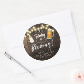 Een Baby is het brouwen van Baby shower Ronde Sticker (Envelop)