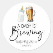 Een Baby is het brouwen van flessenglas Baby showe Ronde Sticker (Voorkant)