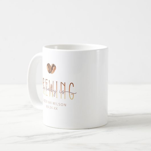 Een Baby is het brouwen van koffie Baby shower Mok (Voorkant links)