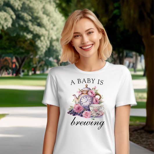 Een Baby is het brouwen van  theepot en theekopjes T-shirt
