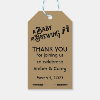Een baby is in aantocht baby- en bierfeest cadeaut cadeaulabel