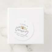 Een baby is waterverf bier baby shower brouwen bedankjes labels (In situ)