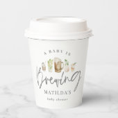 Een baby is waterverf bier baby shower brouwen papieren bekers (Voorkant)