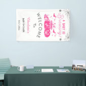 Een baby meisje is het brouwen van roze Halloween  Spandoek (Beurs)