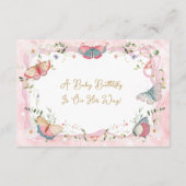 Een Baby-vlinder is onderweg naar het Baby shower Informatiekaartje (Achterkant)