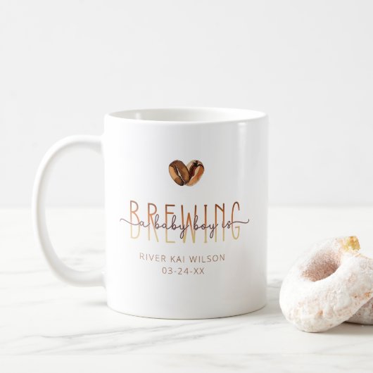 Een babyjongen brouwt Baby shower Koffiemok (Met donut)