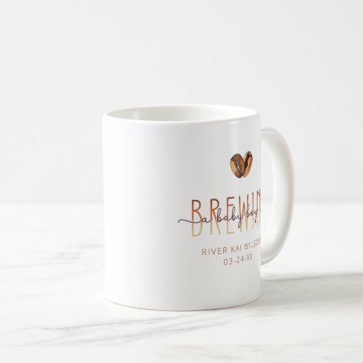 Een babyjongen brouwt Baby shower Koffiemok (Voorkant rechts)