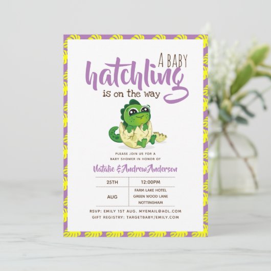 Een babykuiken op komst Dinosaur Cute Paars Kaart (Staand voorkant)