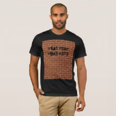 Een bakstenen muur T-shirt met je aangepaste tekst (Voorkant volledig)