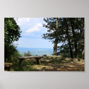 Een bank met een Uitzicht van Hawk Mountain Poster