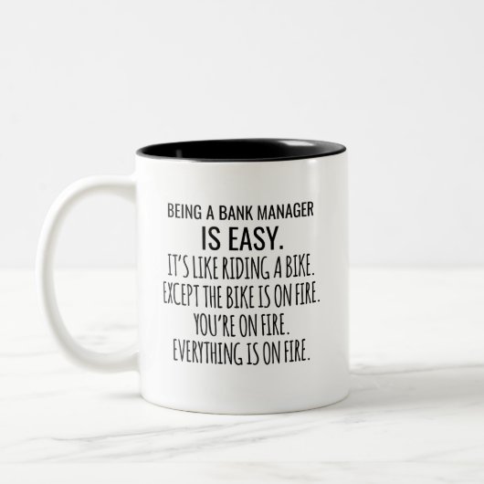 Een bankmanager zijn is gemakkelijk, het is als ee tweekleurige koffiemok (Links)