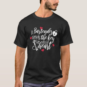 Een barman houdt de sleutel van mijn hart Vriendin T-shirt