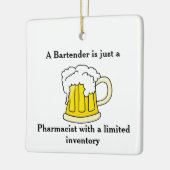 Een barman is maar een apotheker keramisch ornament (Links)
