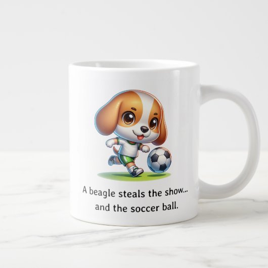 Een beagle steelt het show grote koffiekop (Rechts)