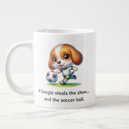 Een beagle steelt het show grote koffiekop