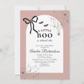 Een beetje boe komt bijna door Halloween baby show Kaart (Voorkant)