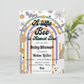 Een beetje Boo Groovy Rainbow Halloween Baby showe Kaart (Staand voorkant)