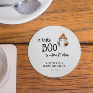 Een beetje Boo is bijna het gevolg van Baby shower Ronde Kartonnen Onderzetter