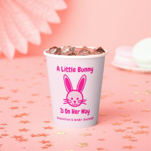 Een beetje Bunny is onderweg. Papieren Bekers (Insitu)