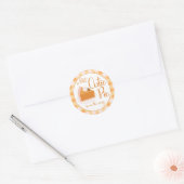 Een beetje Cutie Pie Gingham Herfst Baby shower Ronde Sticker (Envelop)