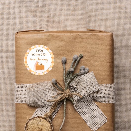 Een beetje Cutie Pie Gingham Herfst Baby shower Ronde Sticker