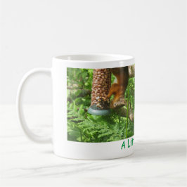 "Een beetje gek", ondersteboven rode eekhoorns. Koffiemok