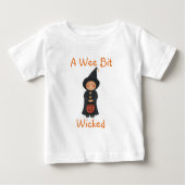 Een beetje geschopt Halloween Witch Shirt (Voorkant)