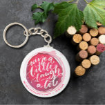 Een beetje lachen een partij keepslag. sleutelhanger<br><div class="desc">De ronde knoop sleutelhanger kenmerkt de leuke tekst "Wijn a Little Laugh A Lot"op een rode wijnvlek en personaliseert met uw partijinformatie. Sleutelhangers maken gedenkwaardige cadeaus voor familie en vrienden of voor jezelf creëer.</div>