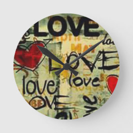 Een beetje liefdesgraffiti ronde klok