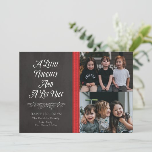 Een beetje ondeugend en een heleboel leuk kerstfot feestdagenkaart (Staand voorkant)