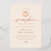Een beetje pompoen bloemenHerfst Baby shower Folie Uitnodiging (Voorkant)