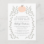 Een beetje pompoen is onderweg Baby shower Uitnodiging Briefkaart (Voorkant)