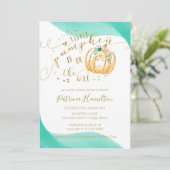 Een beetje pompoen is onderweg Herfst Baby shower Kaart (Staand voorkant)