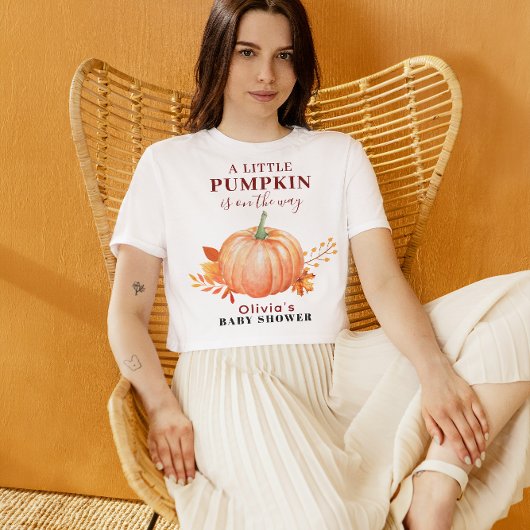 Een beetje pompoen is op de weg Herfst Baby shower T-shirt