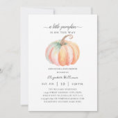 Een beetje pompoen is op weg naar het Baby shower Kaart (Voorkant)