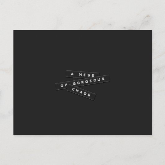 Een beetje prachtige chaos met reliëf op etiketten aankondigingskaart (Voorkant)
