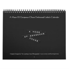 Een beetje prachtige chaos met reliëf op etiketten kalender