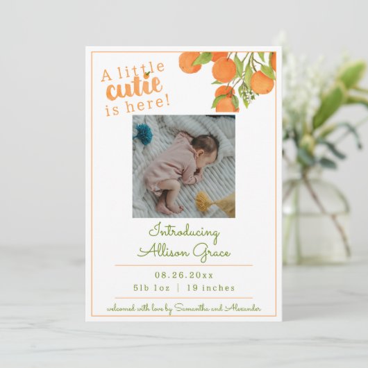 Een beetje schattig is hier geboorte aankondiging (Staand voorkant)