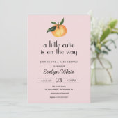 Een beetje schattig is op weg naar Baby shower Kaart (Staand voorkant)