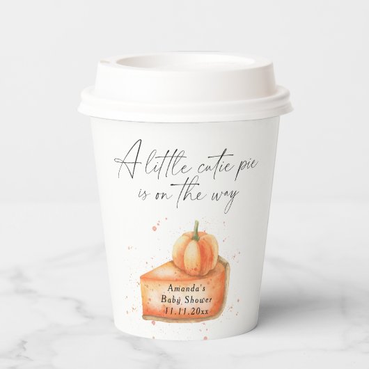 "Een beetje schattige taart is op weg" baby shower Papieren Bekers (Achterkant)