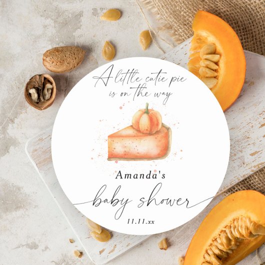 "Een beetje schattige taart is op weg" baby shower Ronde Sticker