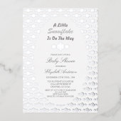 Een beetje sneeuwvlok is onderweg Baby shower Folie Uitnodiging (Voorkant)
