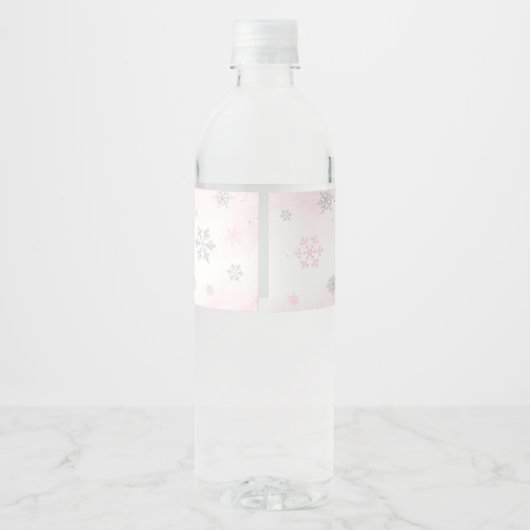 Een beetje sneeuwvlok roze Baby shower Waterfles Etiket (Achterkant)