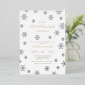 Een beetje Snowflake Genderneutraal Baby shower Folie Uitnodiging (Staand Voorkant)