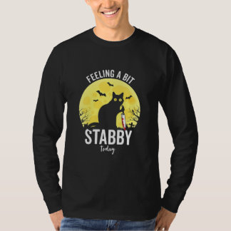 Een beetje stabby vandaag grappige zwarte kat t-shirt