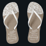 Een beetje traktatie voor je dansende voeten Burla Teenslippers<br><div class="desc">Viel in stijl met deze trendy bruiloft teenslippers. Dit ontwerp is gemakkelijk te personaliseren met uw eigen formulering en uw gasten zullen enthousiast zijn wanneer zij deze geweldige partijvoordelen ontvangen.</div>
