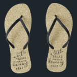 Een beetje traktatie voor je dansende voeten - Gol Teenslippers<br><div class="desc">Viel in stijl met deze trendy bruiloft teenslippers. Dit ontwerp is gemakkelijk te personaliseren met uw eigen formulering en uw gasten zullen enthousiast zijn wanneer zij deze geweldige partijvoordelen ontvangen.</div>