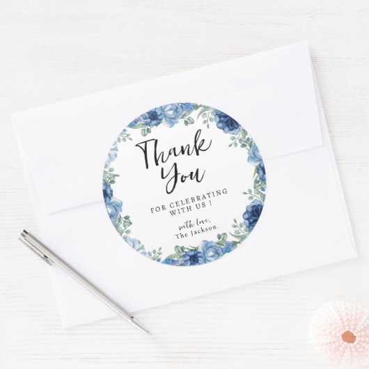 Een beetje vlinderblauw, bijtend bedankt ronde sticker (Envelop)