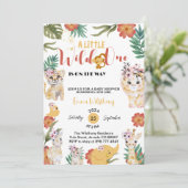 Een beetje wild een safari baby shower kaart (Staand voorkant)